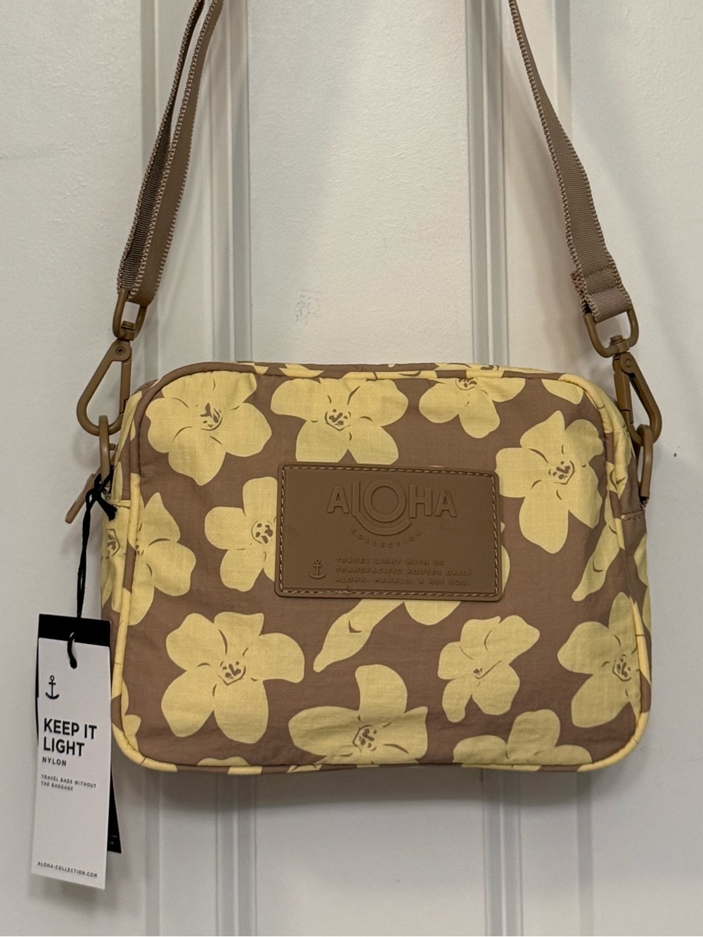 NWT Aloha Collection Keep It Light Le Tour Puakenikeni Buds Nylon Bag SOLD OUT